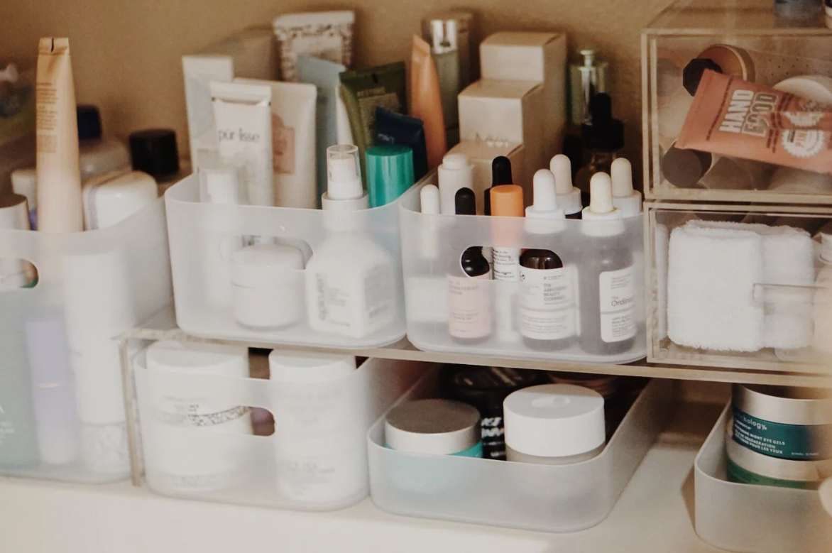 Куча косметики. Источник фото my7days.ru