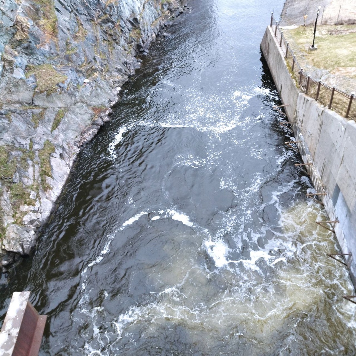 Плотина Белоярского водохранилища