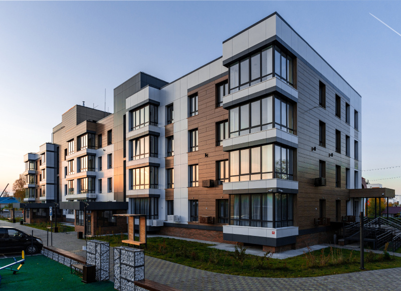 Балконы из ПВХ профиля ORTEX в ЖК "Крона" (Ханты-Мансийск)