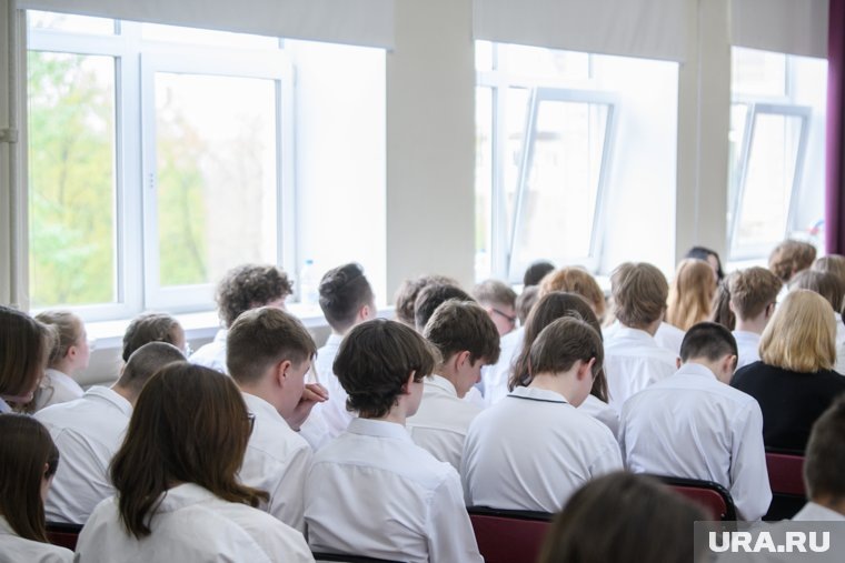    Для перевода из класса в класс Фадеев предлагает добавить экзамены