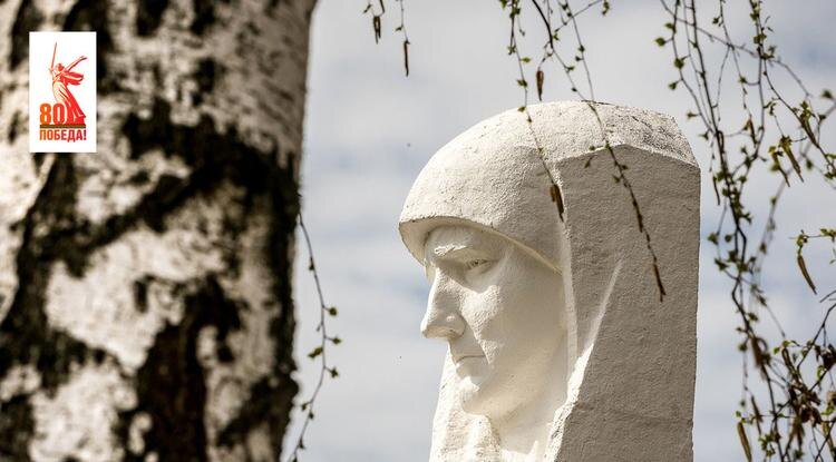 Памятный знак Скорбящей Матери установили в Афанасово благодаря Михаилу Клепикову Фото: Павел Колядин