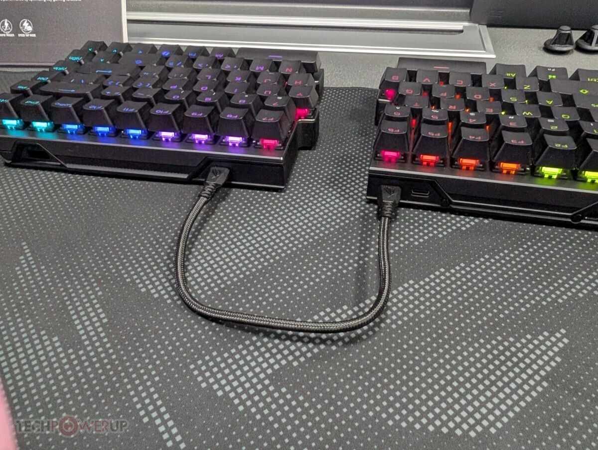    ASUS показала игровую сплит-клавиатуру с новыми магнитными свитчами