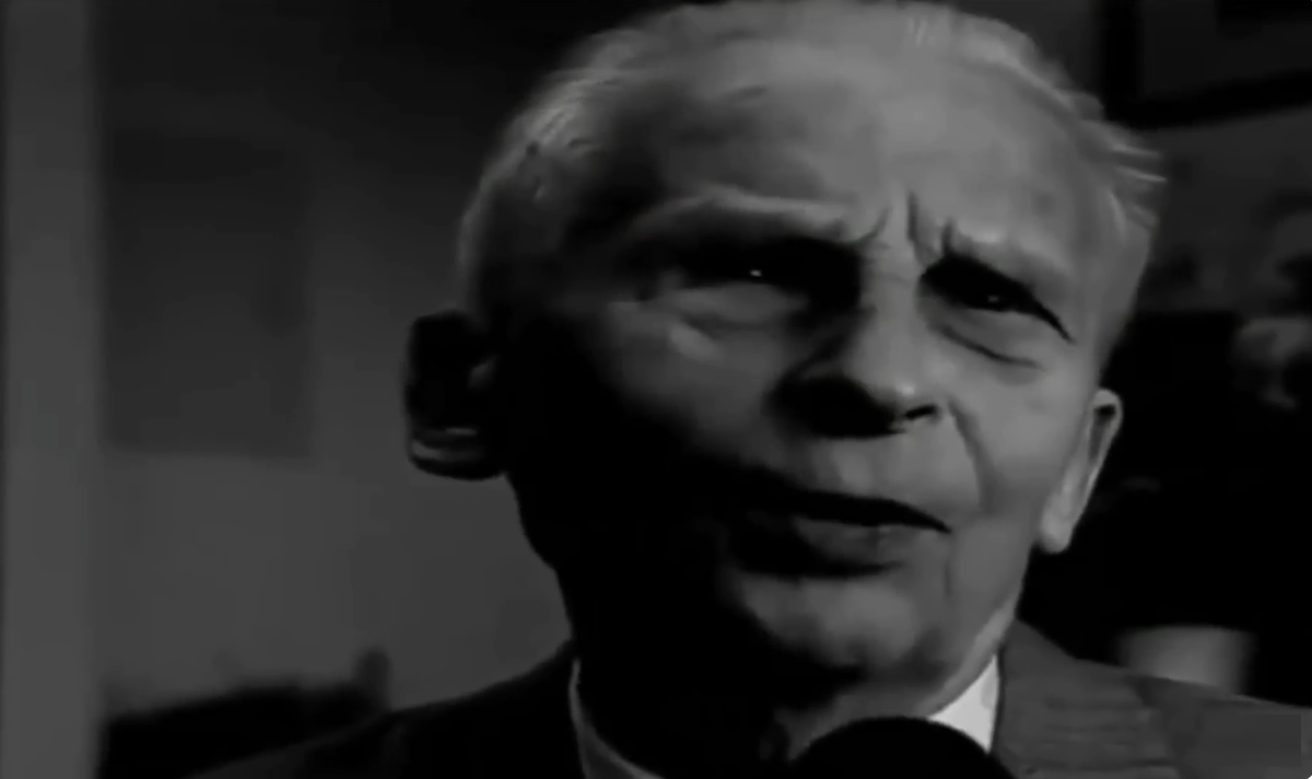 Генрих Северло дает интервью журналистам