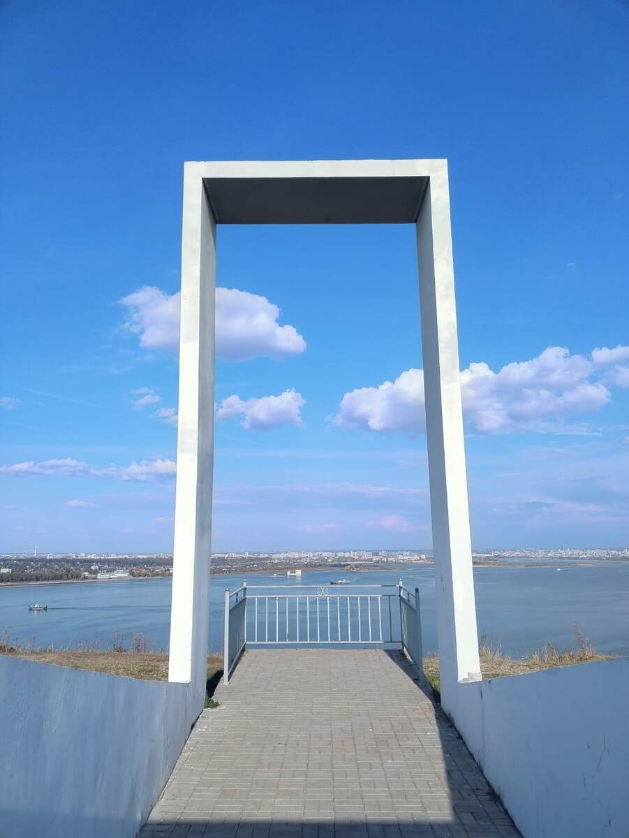 Место на высоком берегу, где можно сделать красивое селфи и полюбоваться волжскими красотами. А ведь может наступить время, когда Волга перестанет быть такой величественной...