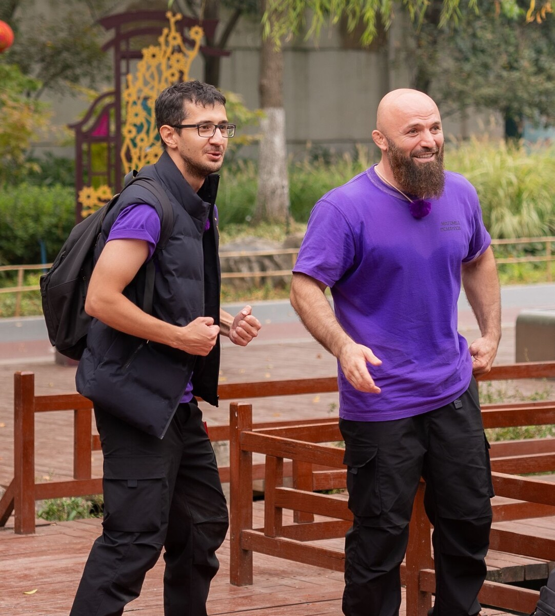 Кадр из шоу "Сокровища императора"/ ТНТ
