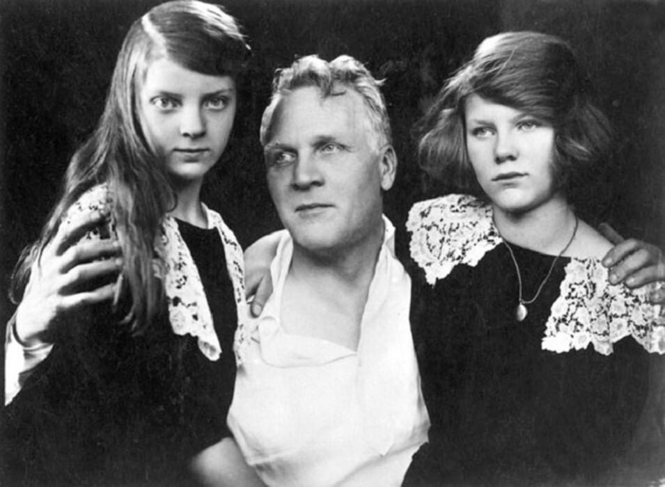 Шаляпин с дочками. 