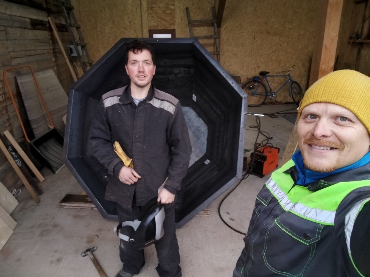 Работаем руками в отличной компании Мастеров!