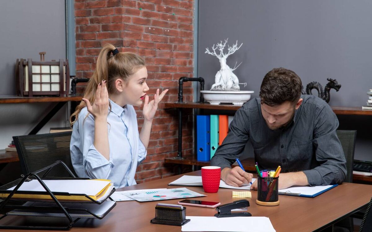    Воронежцы рассказали, с кем сложнее всего найти общий язык на работе от KamranAydinov на Freepik