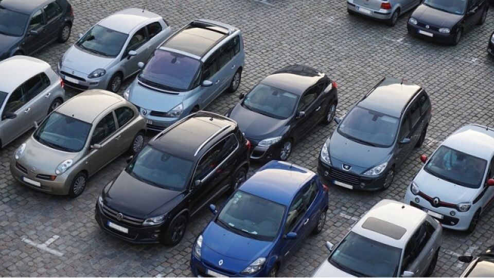    Автомобили. Парковка. Источник: pixabay.com