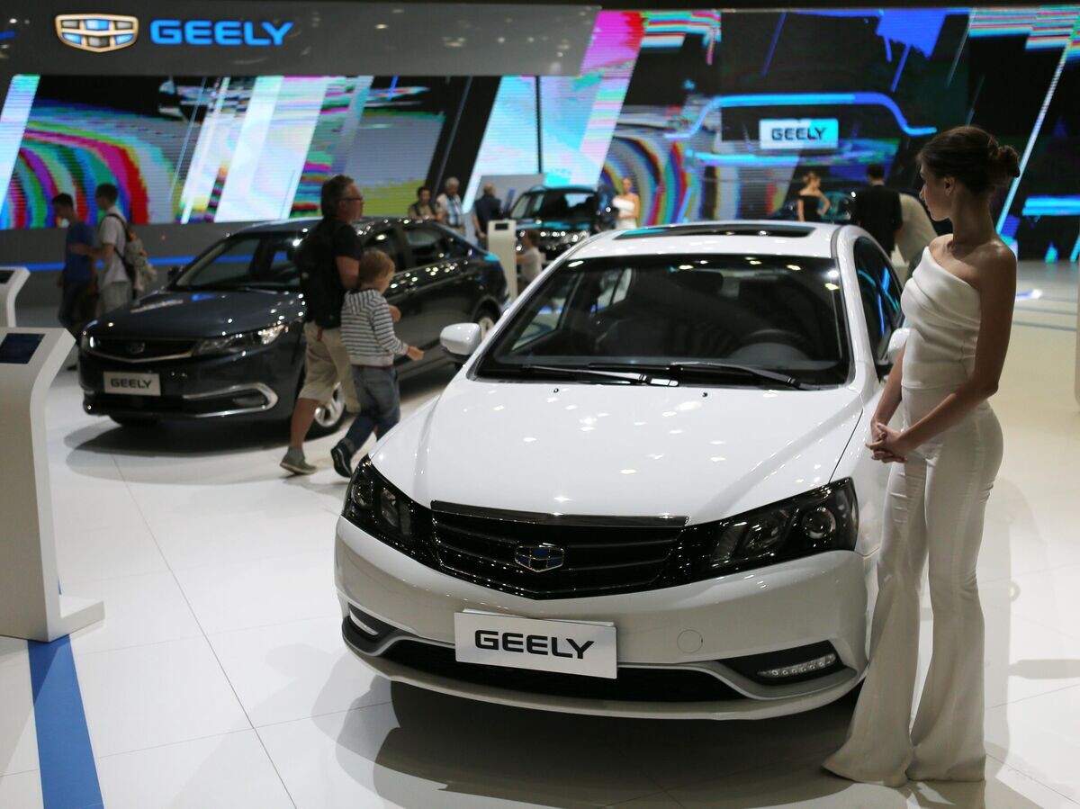    Стенд компании Geely (Китай) на Московском международном автомобильном салоне© РИА Новости / Виталий Белоусов