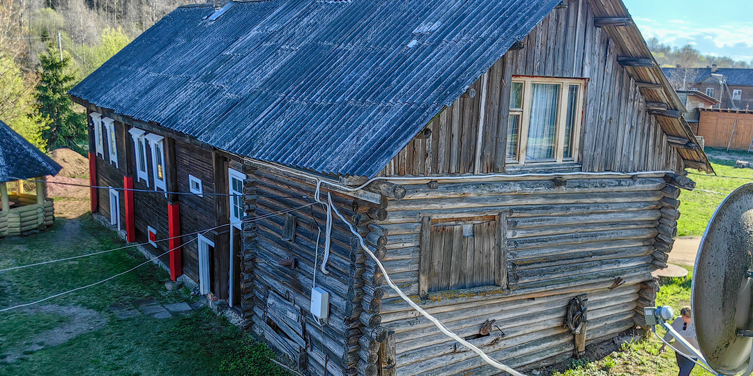Поселились в селе в столетнем доме. Показываю снаружи и изнутри