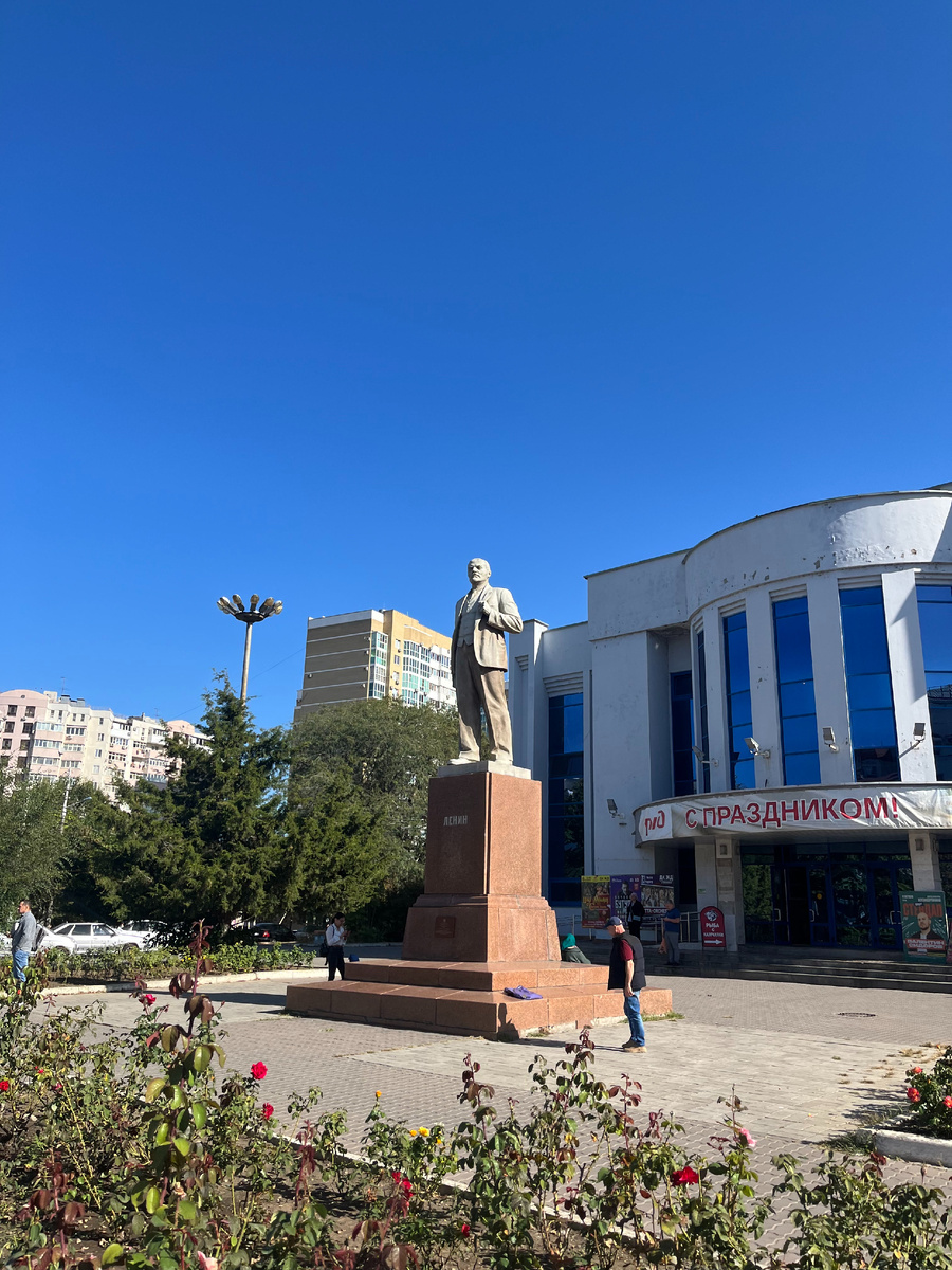 Памятник Ленину