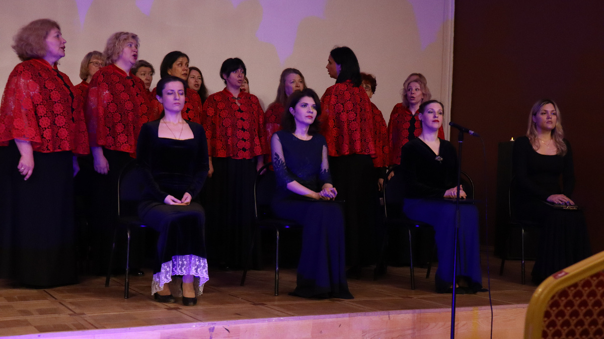 Хор и солистки