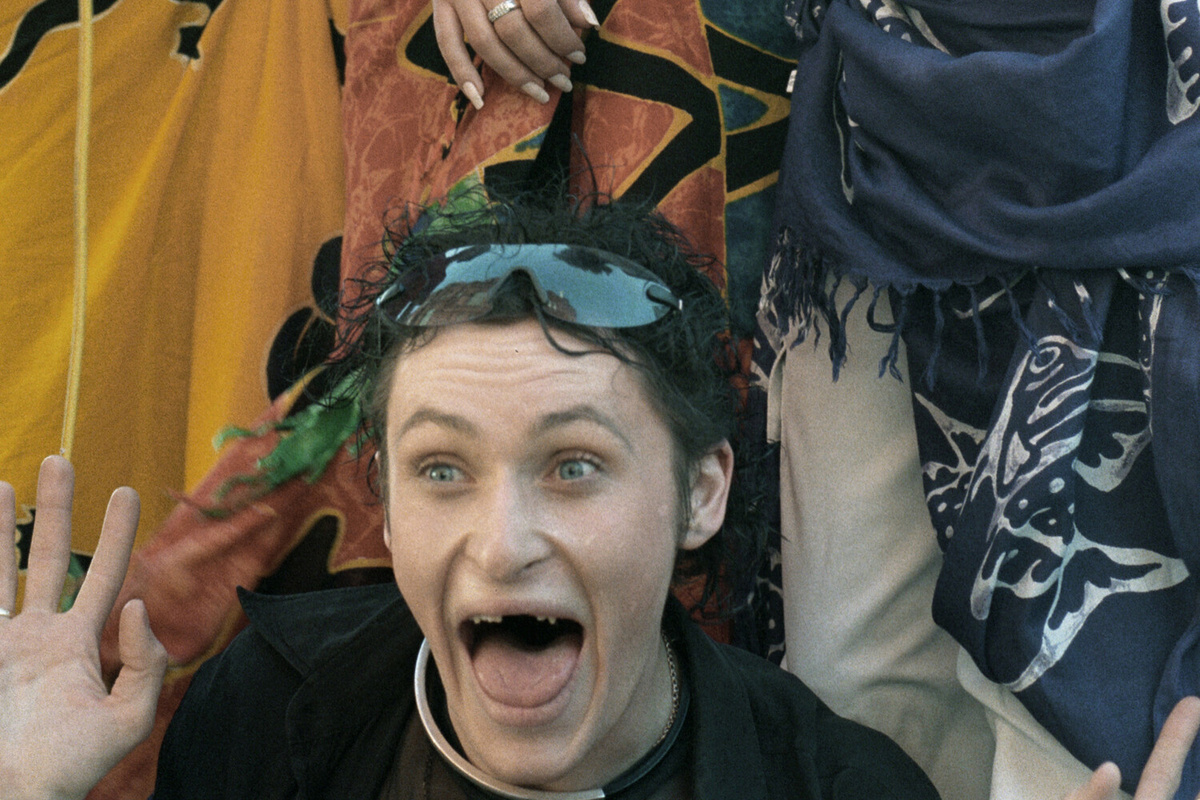 Певец Шура во время выступления группы "Блестящие" в Москве, 01 июня 1999 года ©Дмитрий Коробейников/РИА Новости  📷