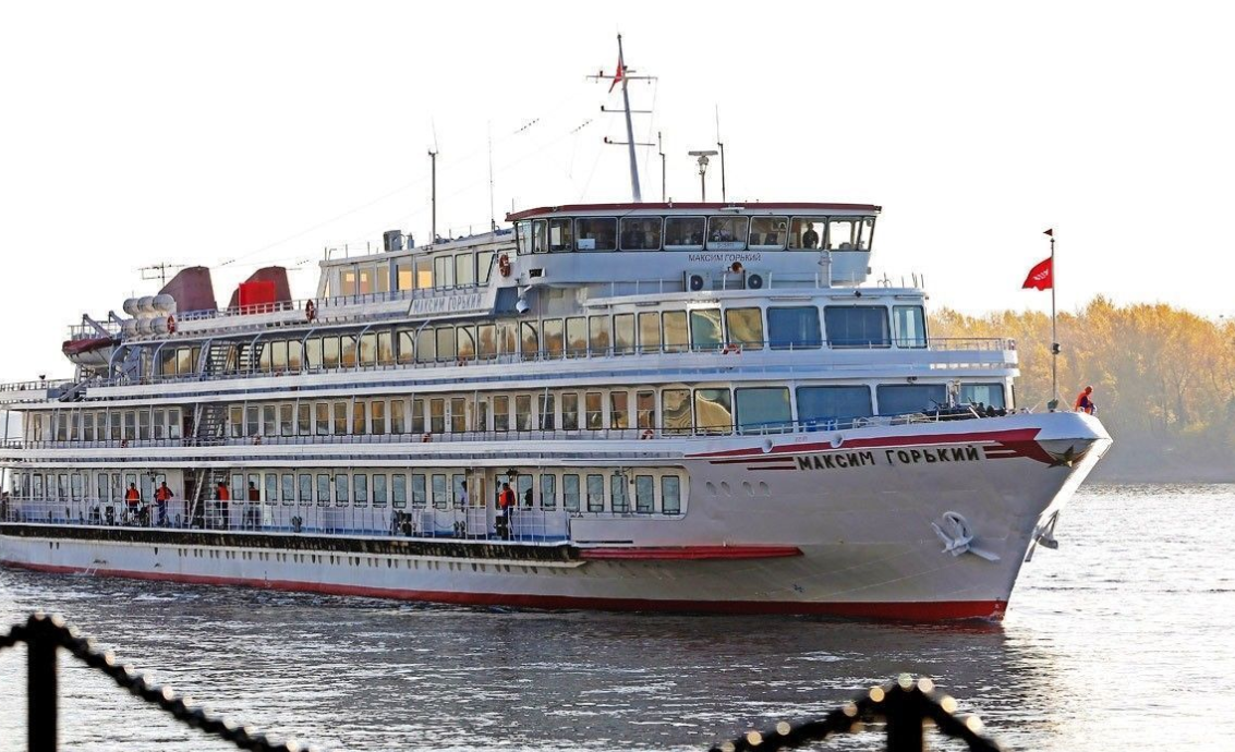 Гостей зарегистрируют и разместят в каютах, теплоход отправится в круиз, фото: fortuna-travel.ru