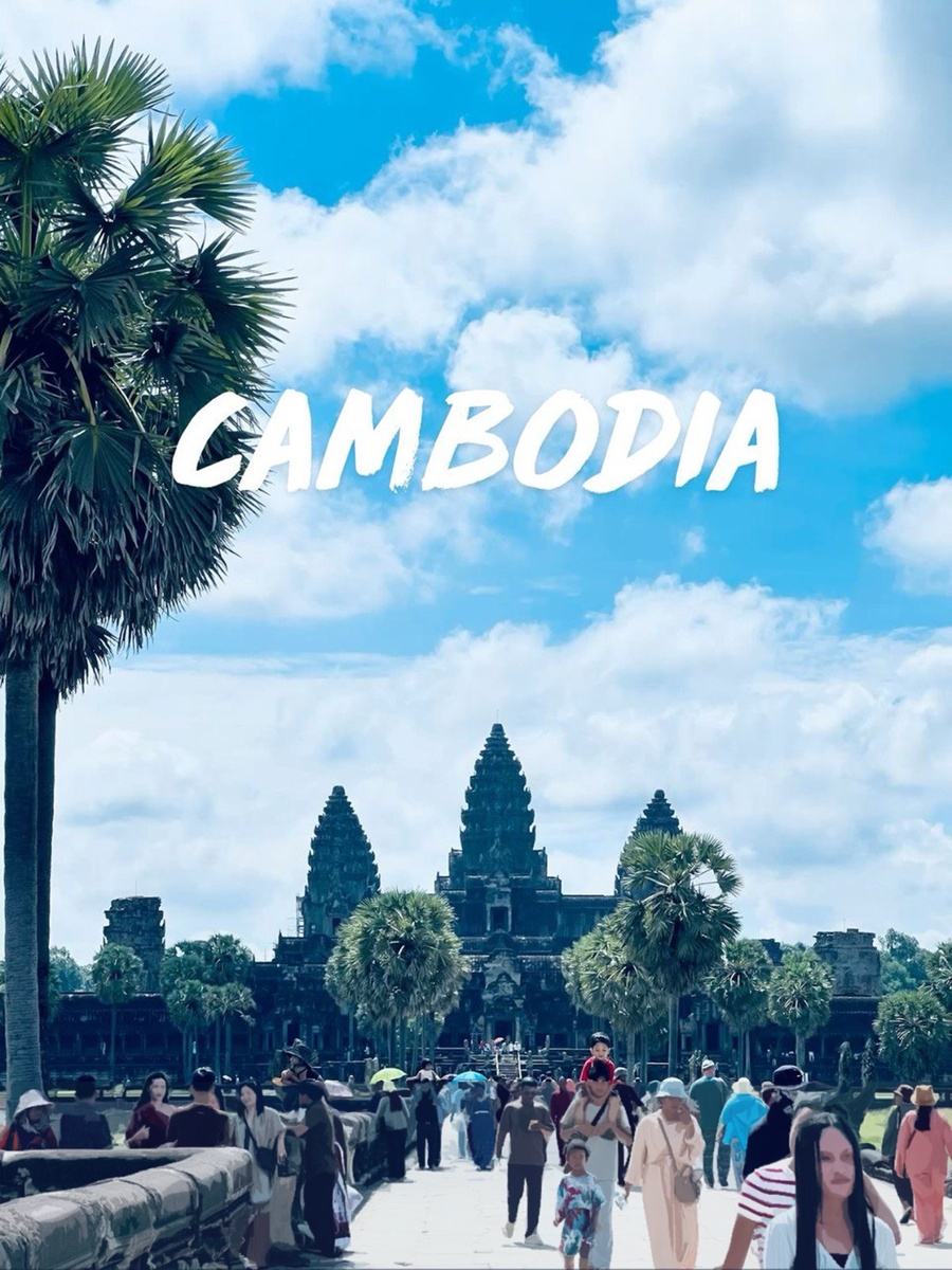 На входе в Ангкор-Ват. Лица посторонних людей на фото в статье постараюсь заблюрить.