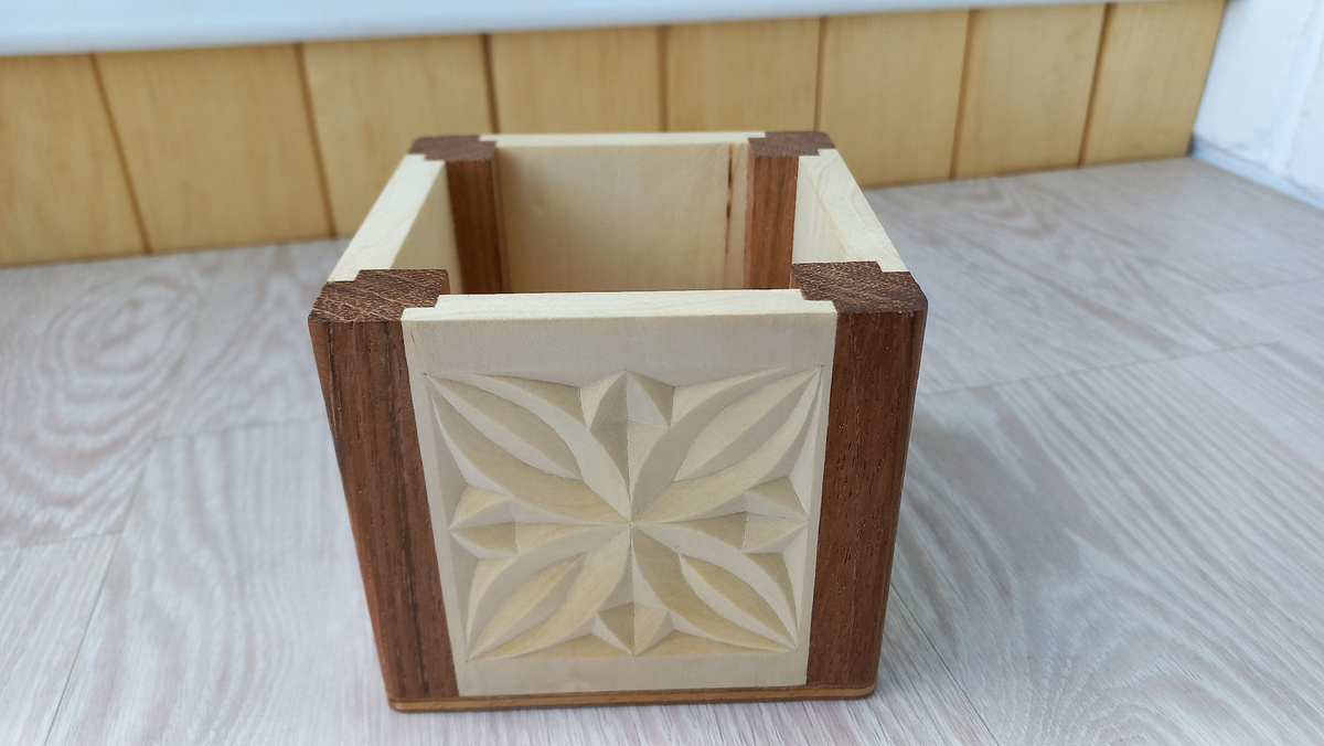 Карандашница. Ятоба, липа. До покрытия.