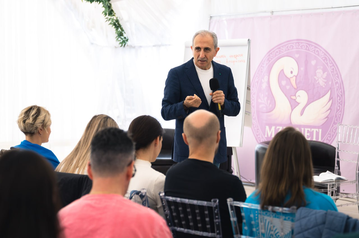 А.А. Бабаянц с участниками семинара