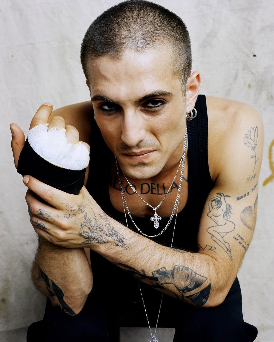     Дамиано Давид (2023). Фото © Instagram (признан экстремистской организацией и запрещен на территории Российской Федерации) / damianodavid