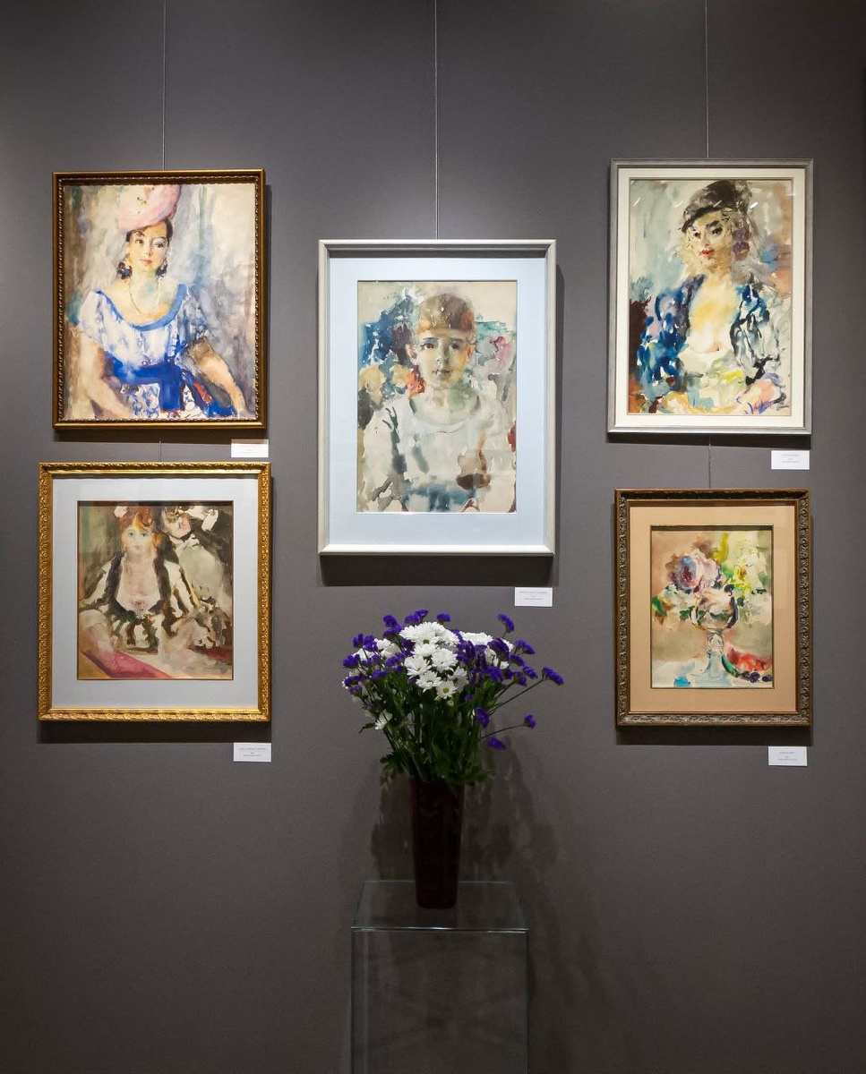 Экспозиция выставки "Артур Фонвизин. Мир акварели" в Антикварной галерее "Петербург", апрель - август 2025 г.