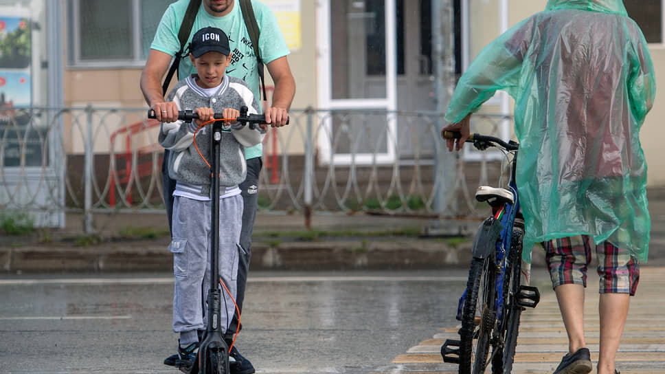 Казанцы проехали на самокатах один миллион километров с начала сезона.📷Фото: Артемий Шуматов / Коммерсантъ