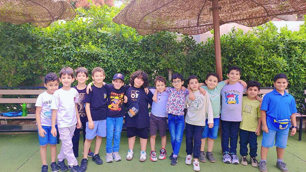 Мои слева одинаковые с лица :)