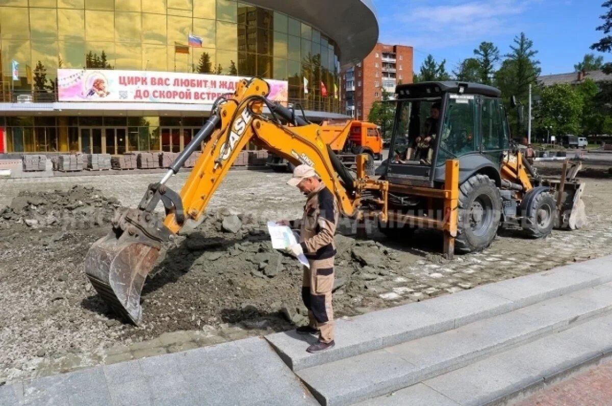    Подрядчик начал капремонт площади Октябрьской революции в Брянске