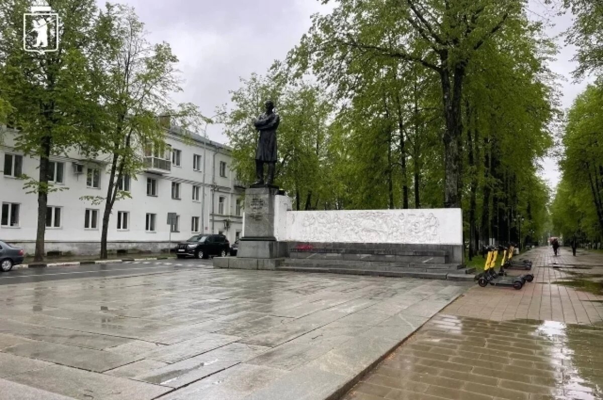    В Ярославле убрали ларек возле памятника Некрасову