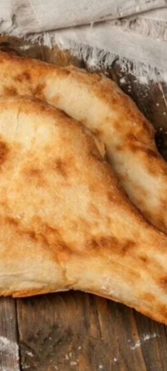 так выглядит свежий хрустящий ароматный хлеб из печи, скриншот из бесплатного фото архива Яндекса