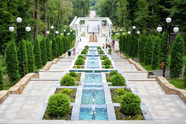 Каскадная лестница. Источник: https://tripse.ru/