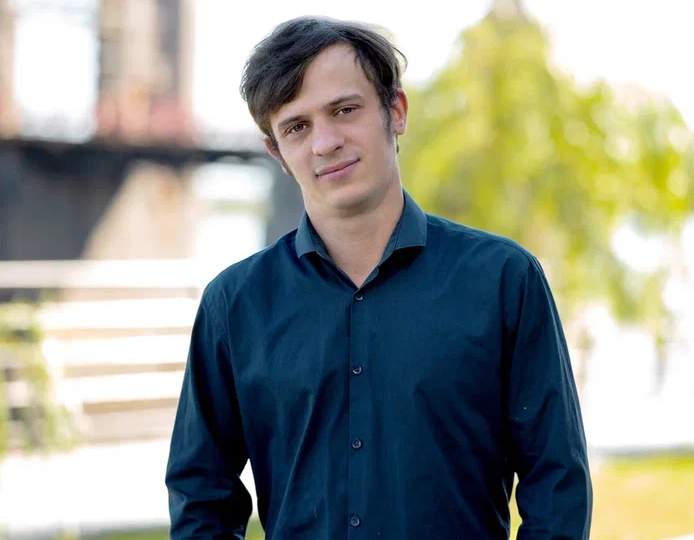 В Калининградской области Александр Степанов спас мальчика и девочку из горящей квартиры