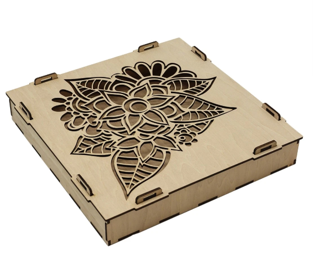 Подарочная коробка из фанеры с резным нанесением