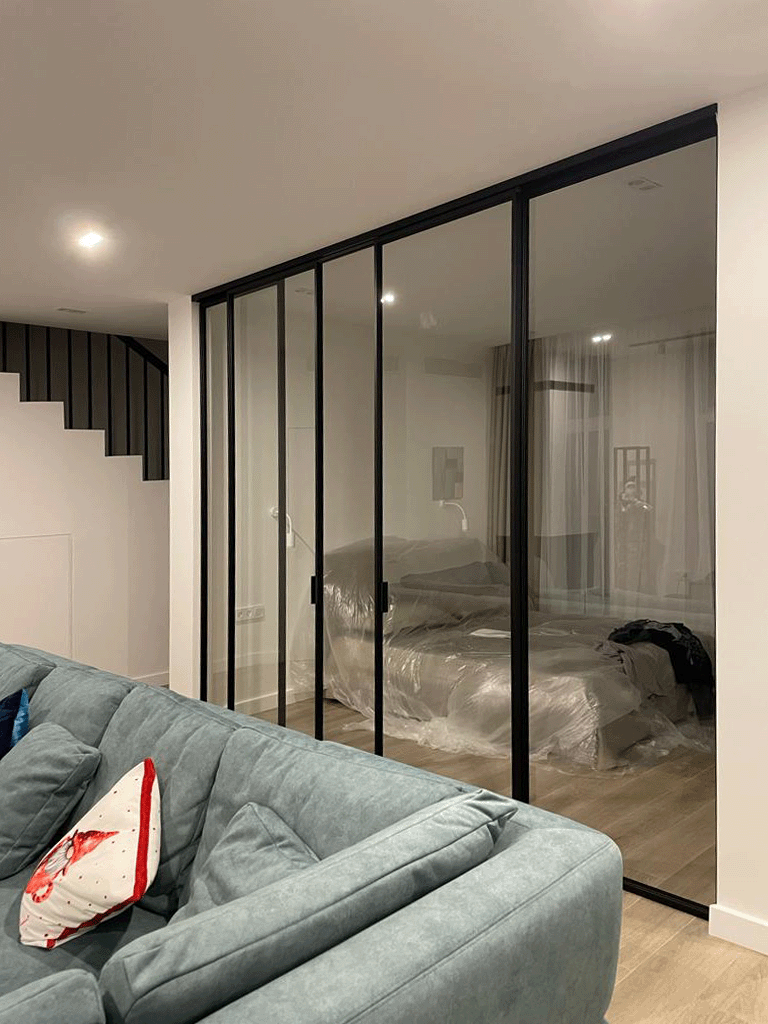 Стеклянная  раздвижная перегородка DORIAN.RU 