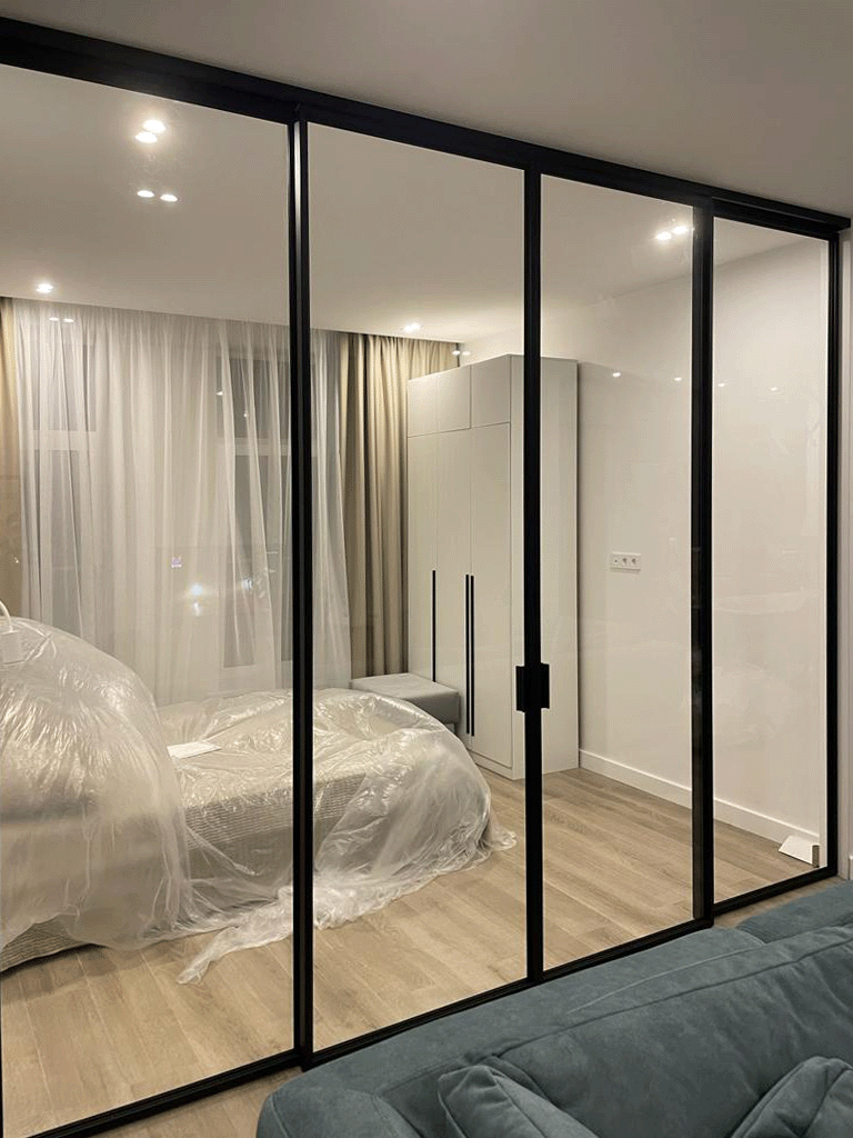 Стеклянная  раздвижная перегородка DORIAN.RU 