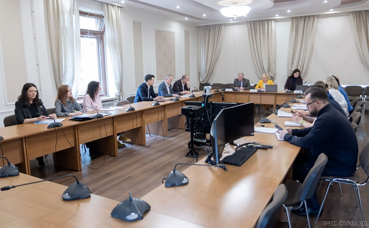 Новый законопроект призван снять с близких участников СВО финансовую нагрузку, став еще одной мерой соцподдержки.  Фото: Фото: пресс-служба Заксобрания Вологодской области / vologdazso.ru