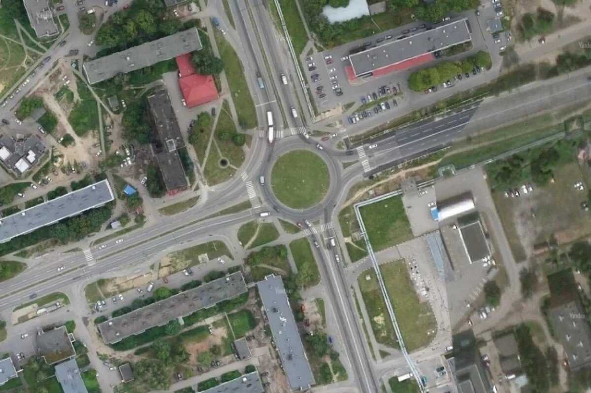    Проезжую часть расширят на круговом перекрёстке на Запсковье в Пскове