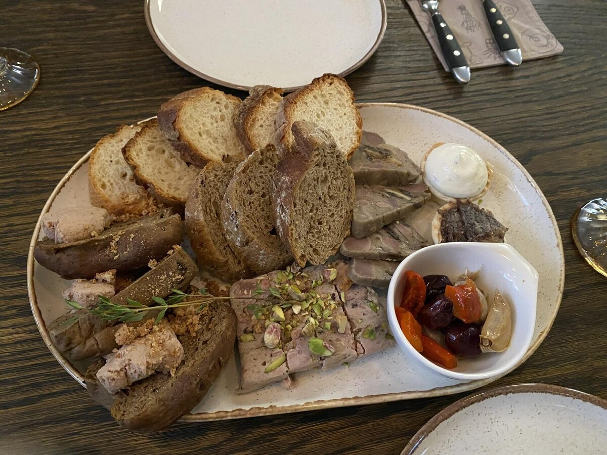 Ассорти из домашних паштетов из птицы. Фото автора