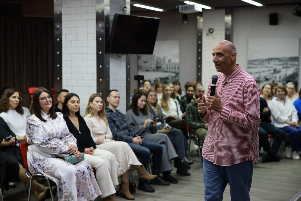 Паата Амонашвили с участниками семенара