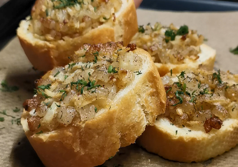 Улетают быстрее, чем горячие пирожки. Этим бутербродам нет равных по простоте и вкусу, хочется готовить постоянно