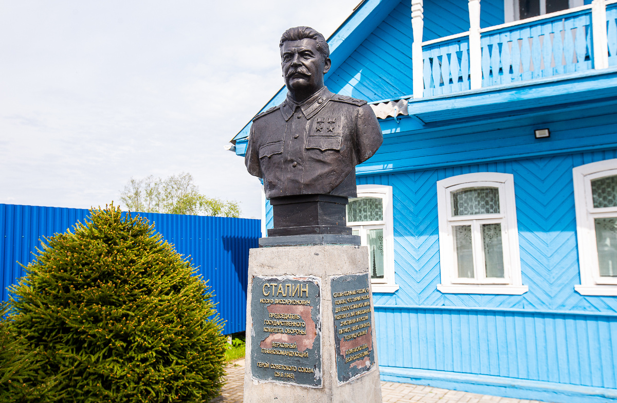 Бюст Сталина. Музей "Ставка Сталина" (Ржевский филиал Музея Победы). Деревня Хорошево, Ржевский муниципальный округ, Тверская область. Фото автора статьи 