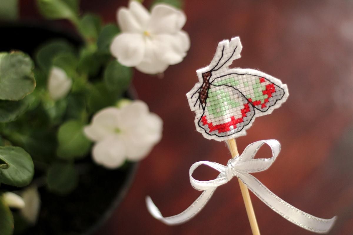 Этот топпер с вышитой бабочкой я уже показывала в своих ранних статьях)