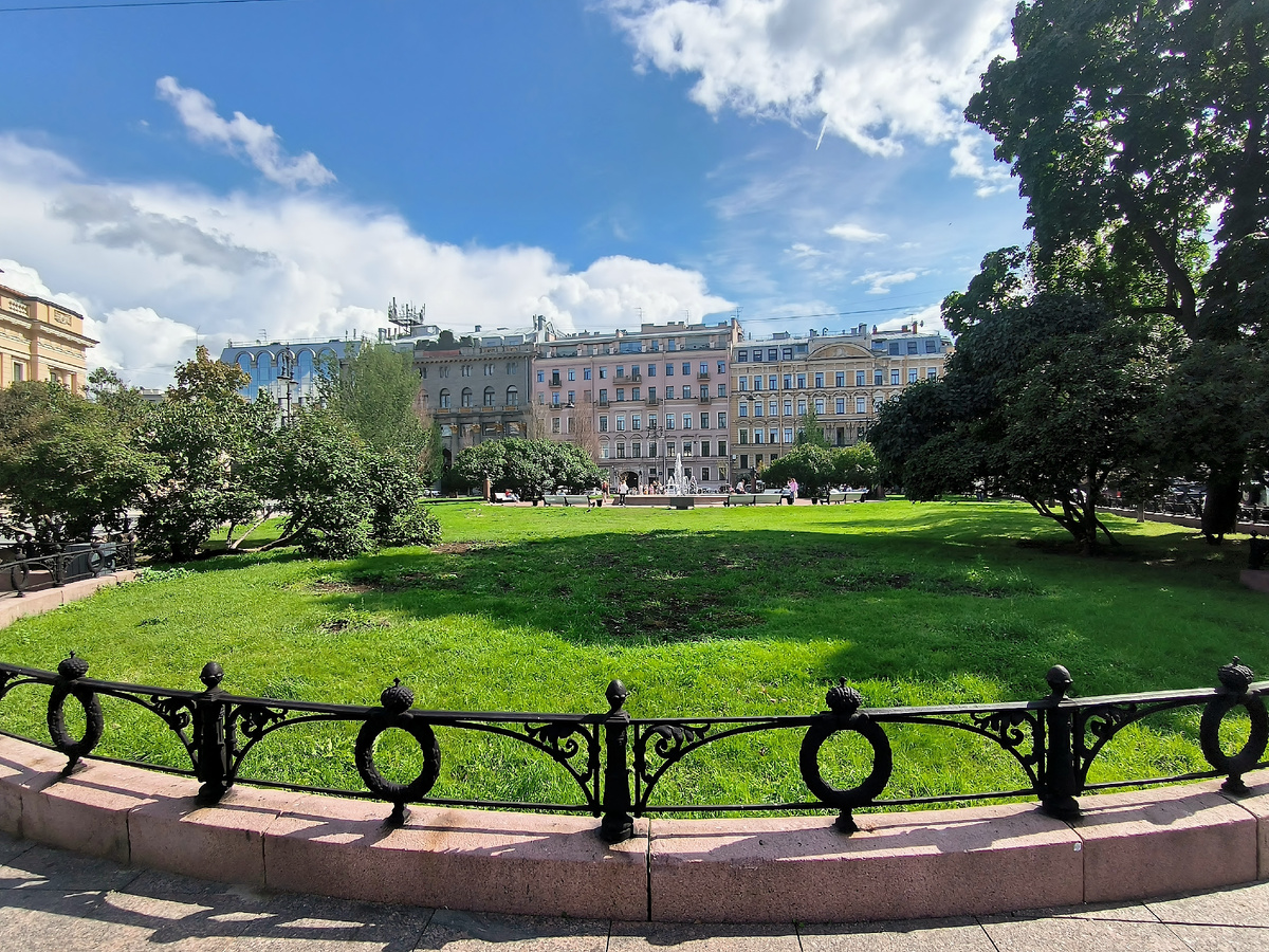 Ново-Манежный сквер. Фото автора.