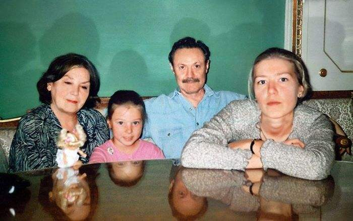 Супруги Соломины с дочерью Дарьей и внучкой Сашей