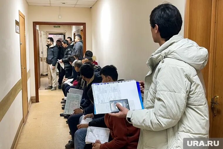 Мигранты судятся с силовиками за право жить и работать в России. Фото: Вадим Ахметов © URA.RU