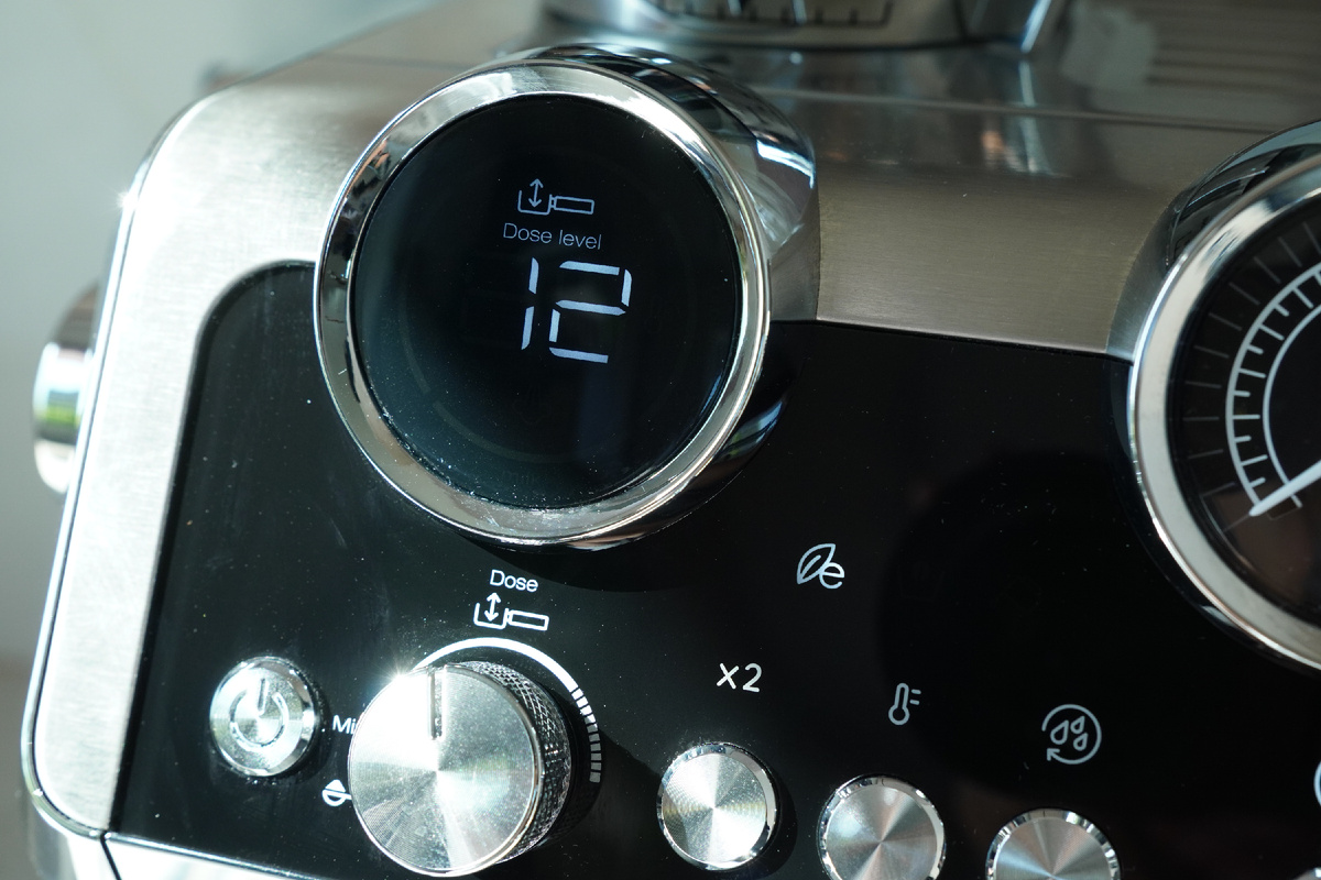 Всего 8 степеней помола и регулировка закладки кофе