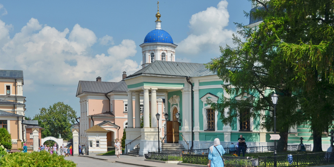 Оптина пустынь - один из главных духовных центров России, куда приезжал за советами цвет русской интеллигенции