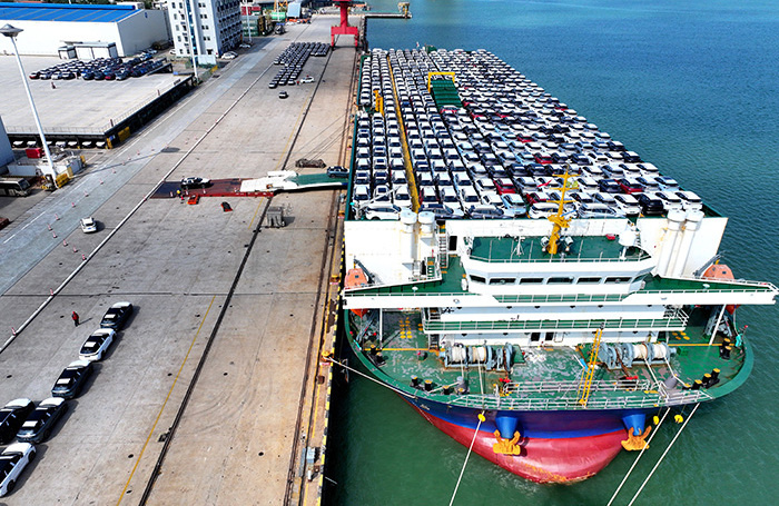    Китайские автомобили, отправляемые на экспорт.IMAGO/CFOTO/ТАСС