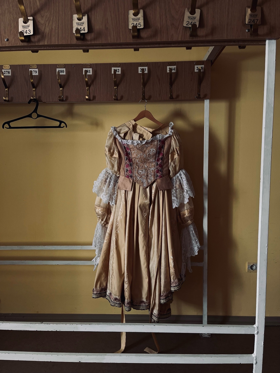 Костюм отдыхает.