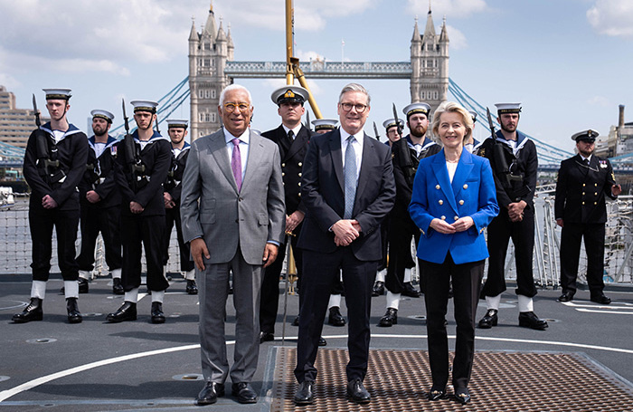    Председатель Евросовета Антониу Кошта, премьер Великобритании Кир Стармер и глава Еврокомиссии Урсула фон дер Ляйен. Stefan Rousseau/Reuters