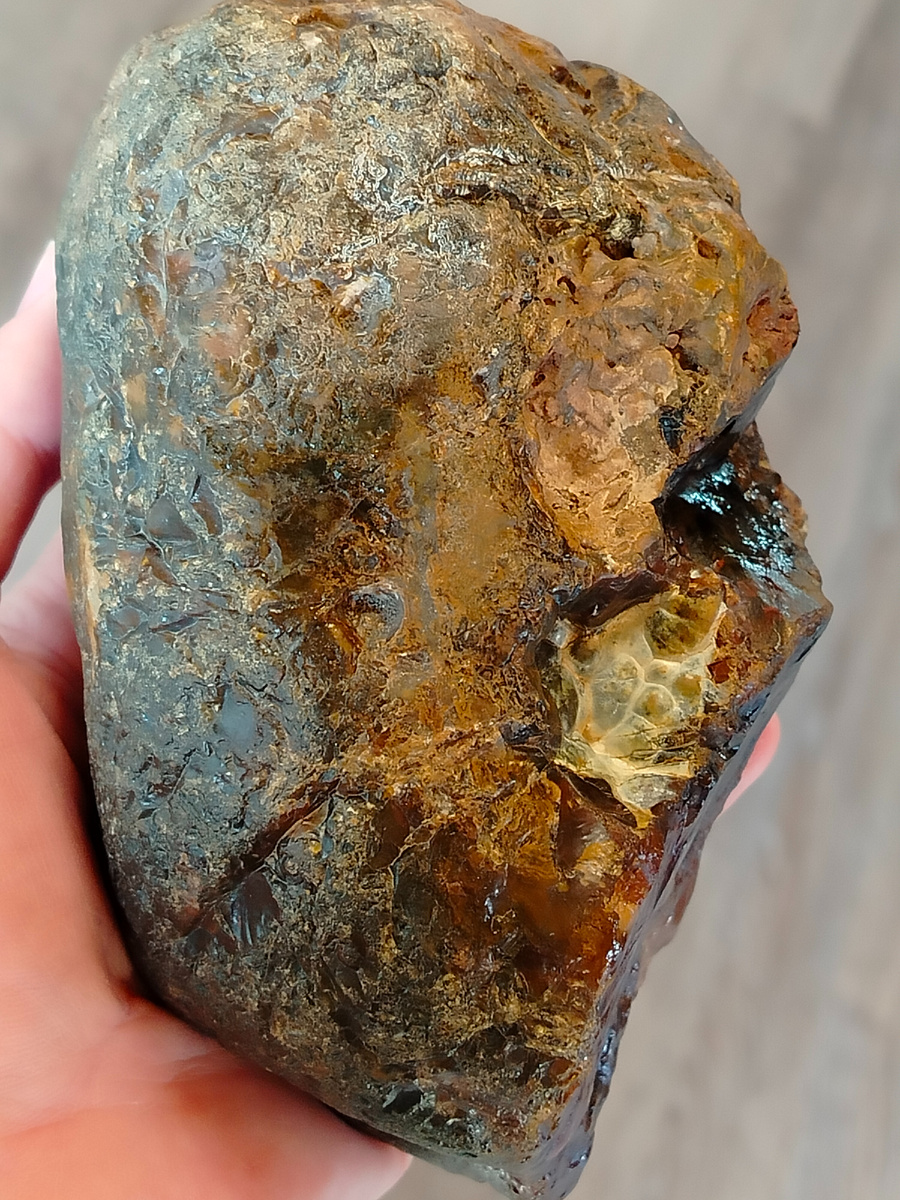 Не вмещается в ладонь